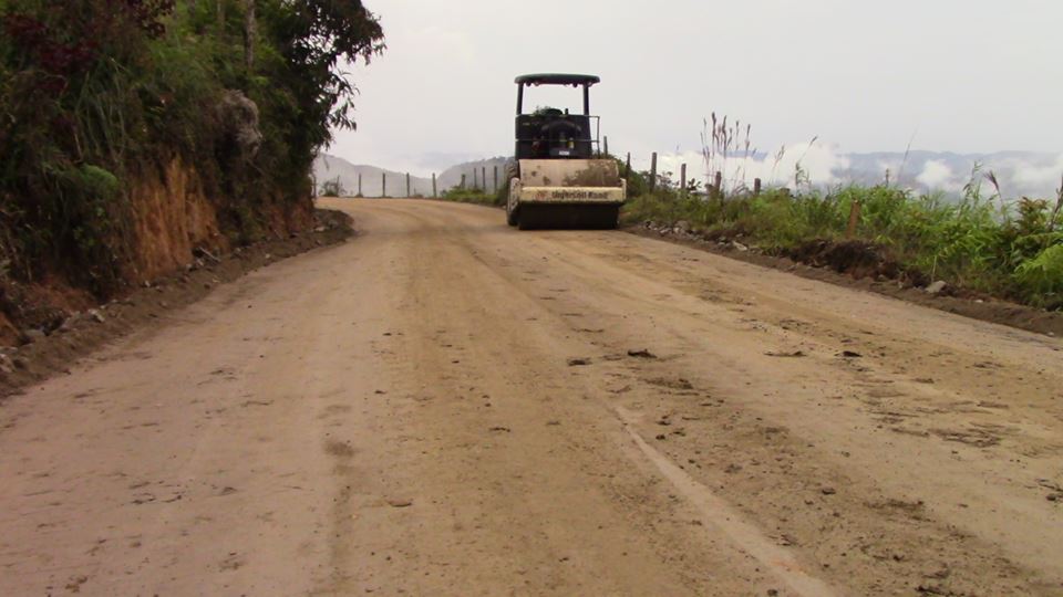 Trabajos De Pavimentación De La Vía Hacia El Rubí 02.jpg