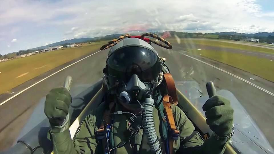 incorpórate a la fuerza aérea colombiana 02.jpg