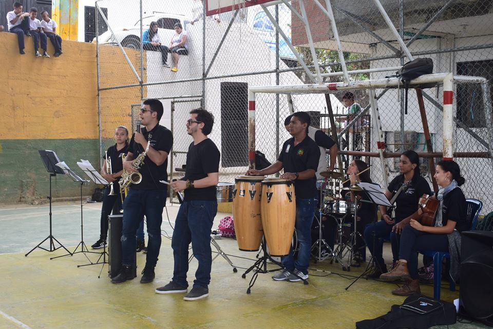 Manos Que Transforman Tu Institución En El Corregimiento De La Floresta 03.jpg