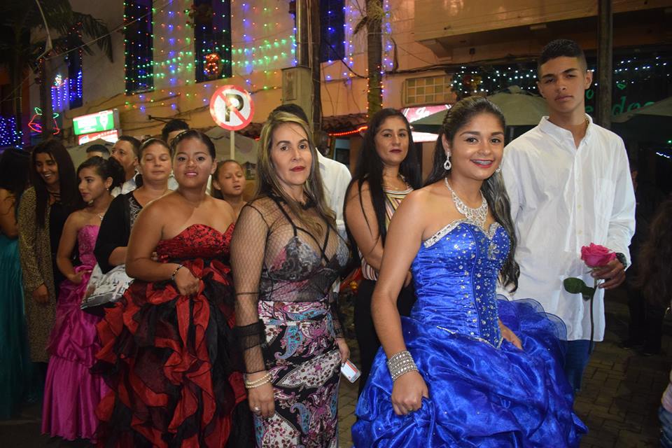 primera dama de yolombò cumple el sueño de más de 30 chicas celebrando sus 15 años 03.jpg